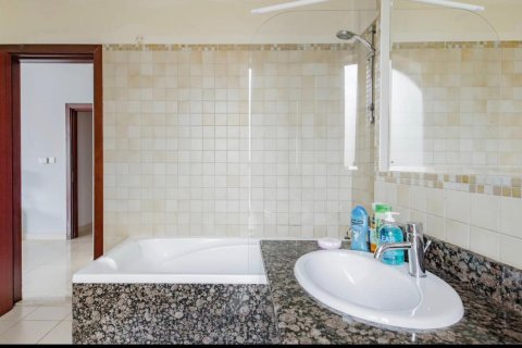 Apartment de 3 dormitorios en RIMAL Dubai, UAE No. 97402 9