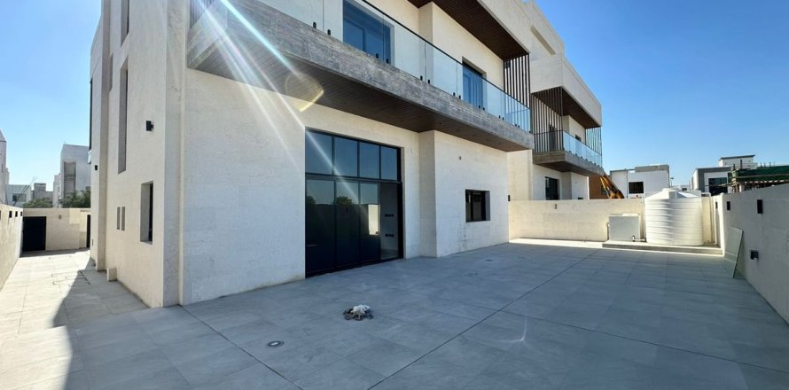 Commercial property de 6 dormitorios en Al Shamkha, UAE No. 62332