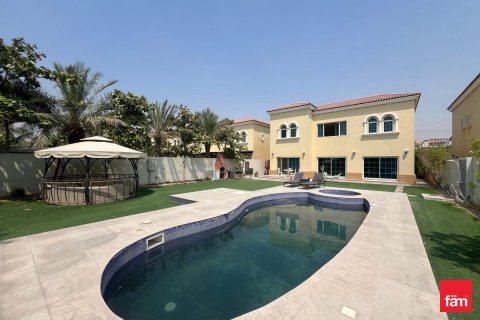 Villa de 4 dormitorios en Dubai, UAE No. 101302 2
