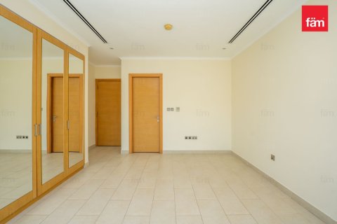 Villa de 4 dormitorios en Dubai, UAE No. 101302 22