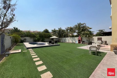 Villa de 4 dormitorios en Dubai, UAE No. 101302 3