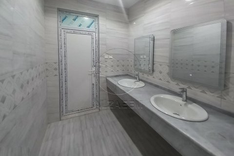 5 bedrooms Villa in Abu Dhabi, UAE No. 90324 6