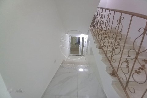 5 bedrooms Villa in Abu Dhabi, UAE No. 90324 13