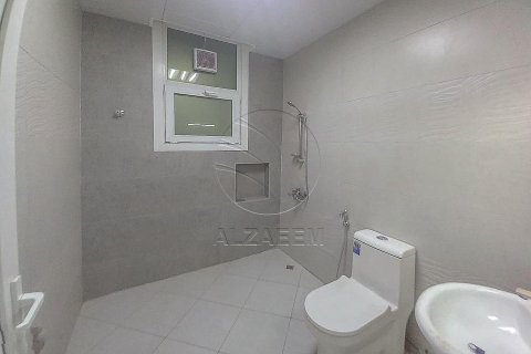 5 bedrooms Villa in Abu Dhabi, UAE No. 90324 23
