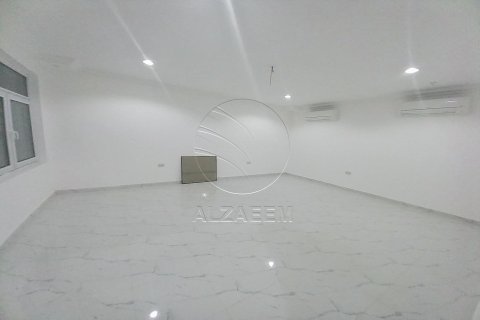 5 bedrooms Villa in Abu Dhabi, UAE No. 90324 7
