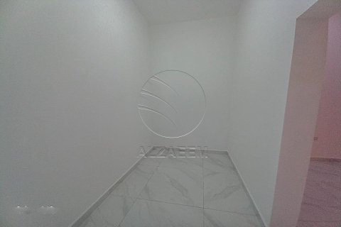 5 bedrooms Villa in Abu Dhabi, UAE No. 90324 21