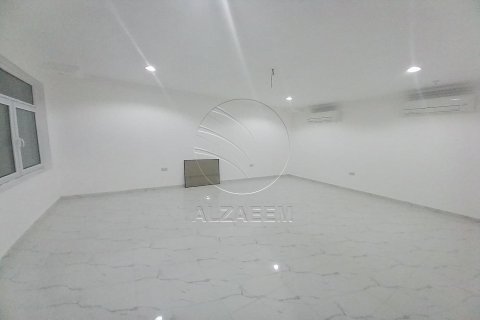 5 bedrooms Villa in Abu Dhabi, UAE No. 90324 8