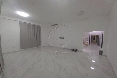 5 bedrooms Villa in Abu Dhabi, UAE No. 90324 9