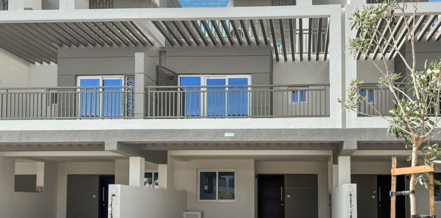 3 bedrooms Townhouse in Dubai, UAE No. 105604