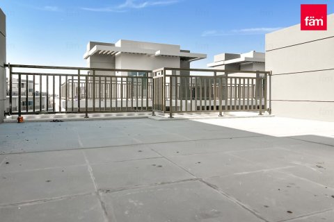 3 bedrooms Townhouse in Dubai, UAE No. 105604 6