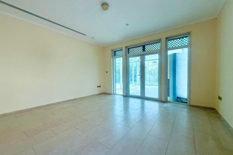 3 bedrooms Villa in Jumeirah Park, UAE No. 102946 9