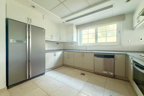 3 bedrooms Villa in Legacy, UAE No. 102945 6