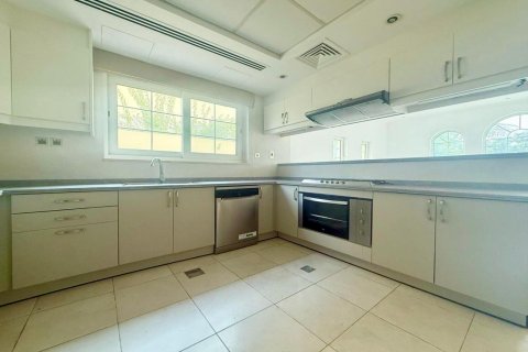 3 bedrooms Villa in Legacy, UAE No. 102945 5