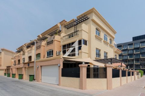 Villa de 5 dormitorios en Diamond Views, UAE No. 101798 1