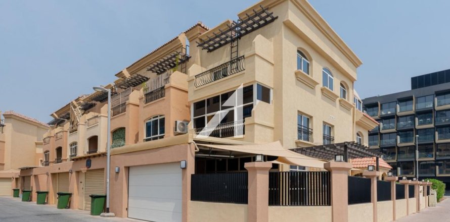 Villa de 5 dormitorios en Diamond Views, UAE No. 101798