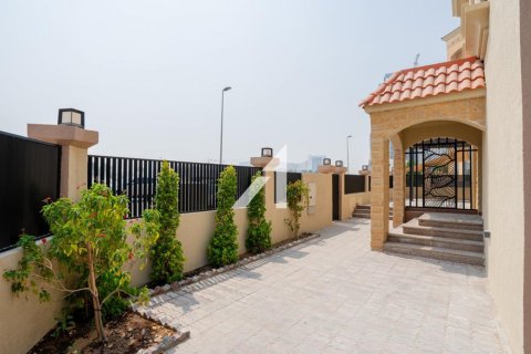 Villa de 5 dormitorios en Diamond Views, UAE No. 101798 2