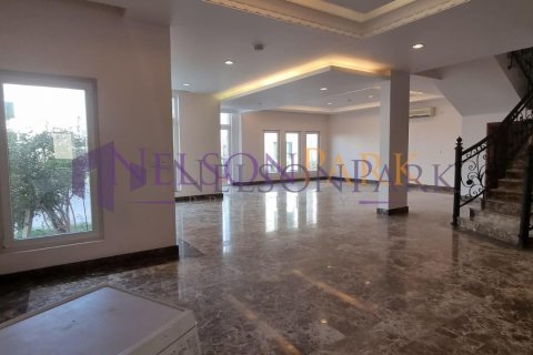 5 bedrooms Villa in Doha, Qatar No. 58283 2