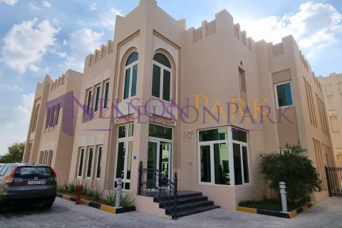 5 bedrooms Villa in Doha, Qatar No. 58283 1