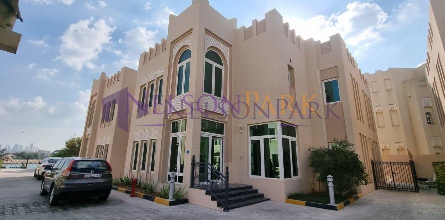 5 bedrooms Villa in Doha, Qatar No. 58283