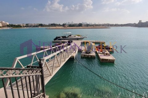 5 bedrooms Villa in Doha, Qatar No. 58283 9