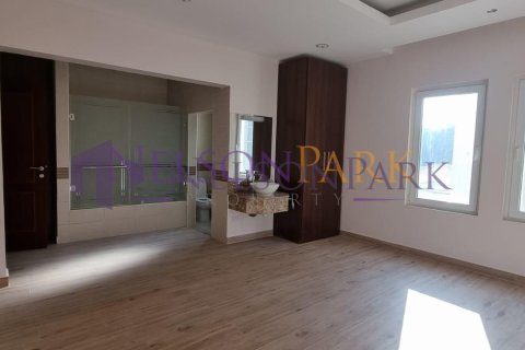 5 bedrooms Villa in Doha, Qatar No. 58283 13