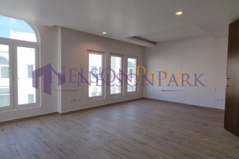 5 bedrooms Villa in Doha, Qatar No. 58283 12