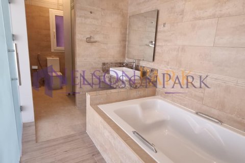 5 bedrooms Villa in Doha, Qatar No. 58283 7