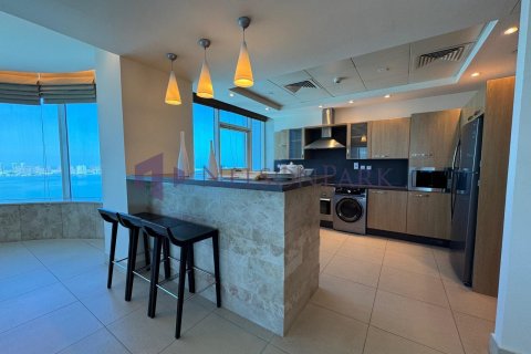 3 bedrooms Apartment in Doha, Qatar No. 58285 1