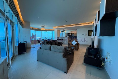 3 bedrooms Apartment in Doha, Qatar No. 58285 12