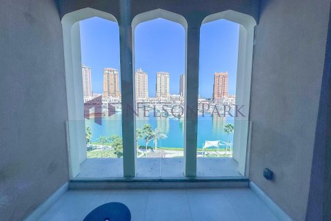 3 bedrooms Apartment in Doha, Qatar No. 58302 7