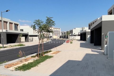 Villa de 3 dormitorios en Dubai South (Dubai World Central), UAE No. 72690 1