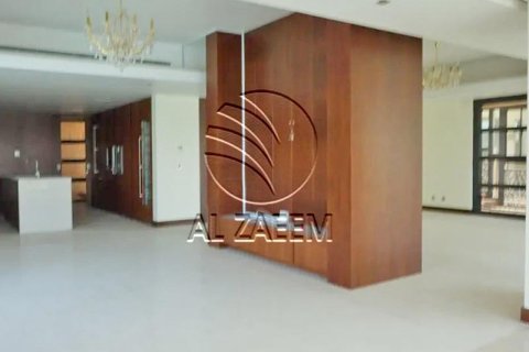 4 bedrooms Villa in Al Gurm, UAE No. 90386 11