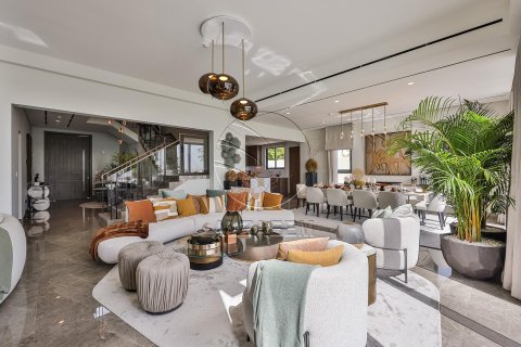 7 bedrooms Villa in Abu Dhabi, UAE No. 90389 15