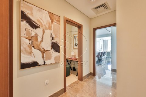 7 bedrooms Villa in Abu Dhabi, UAE No. 90389 19