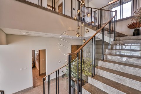 7 bedrooms Villa in Abu Dhabi, UAE No. 90389 3