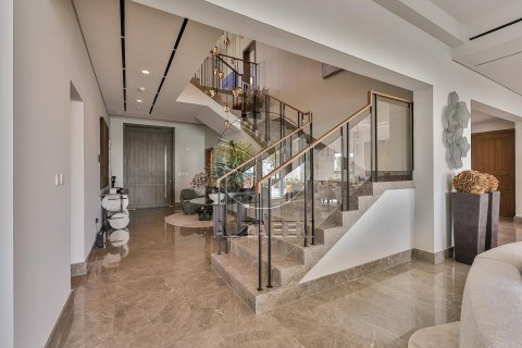 7 bedrooms Villa in Abu Dhabi, UAE No. 90389 17