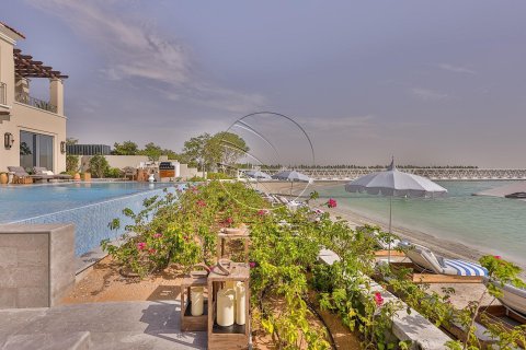 7 bedrooms Villa in Abu Dhabi, UAE No. 90389 2