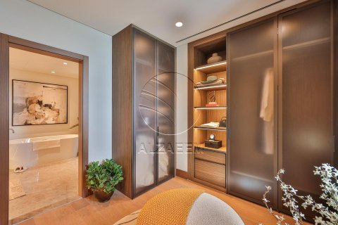 7 bedrooms Villa in Abu Dhabi, UAE No. 90389 6