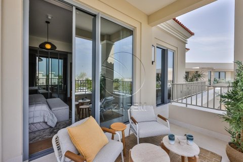7 bedrooms Villa in Abu Dhabi, UAE No. 90389 10