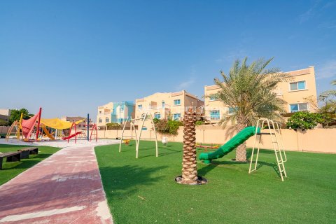 Commercial property de 5 dormitorios en Al Reef, UAE No. 79620 22