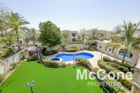 6 bedrooms Villa in Emirates Hills, UAE No. 74938 18