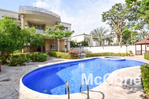 6 bedrooms Villa in Emirates Hills, UAE No. 74938 16