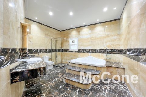 6 bedrooms Villa in Emirates Hills, UAE No. 74938 10