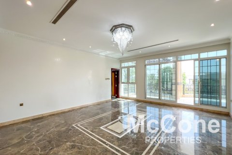 6 bedrooms Villa in Emirates Hills, UAE No. 74938 5