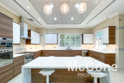 6 bedrooms Villa in Emirates Hills, UAE No. 74938 9