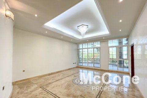 6 bedrooms Villa in Emirates Hills, UAE No. 74938 3