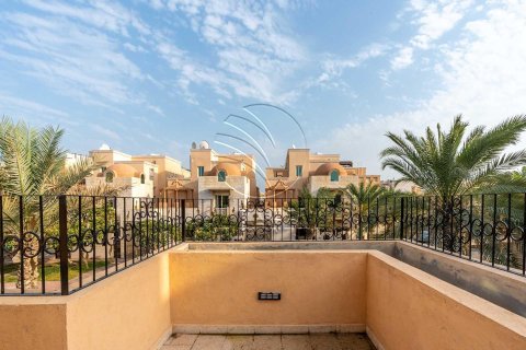 Villa de 3 dormitorios en Al Mushrif, UAE No. 27451 1