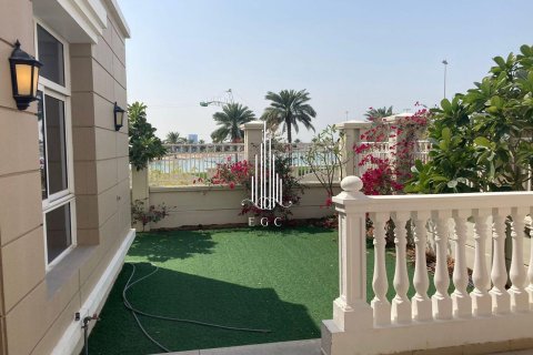 Villa de 5 dormitorios en Khalifa City, UAE No. 34759 4