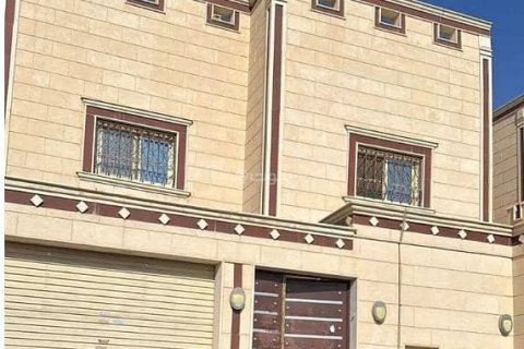 4 bedrooms Villa in Riyadh, Saudi Arabia No. 98701 1
