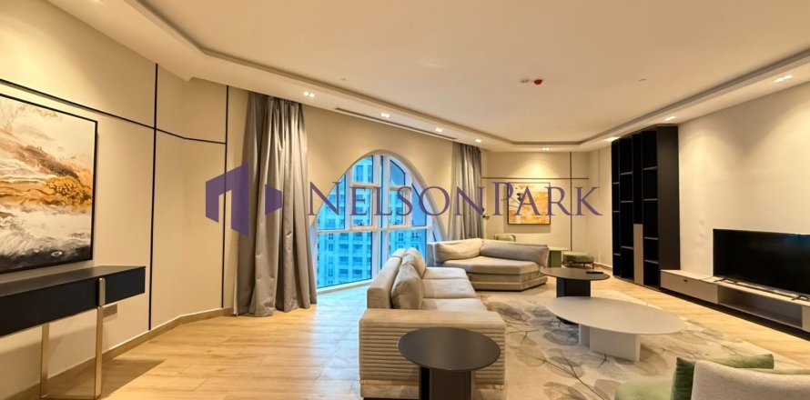 5 bedrooms Duplex in Doha, Qatar No. 57958